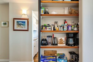 Interior - Stroll to Shore: Kihei Gem w/ Pool Access & Views! (Kihei)
