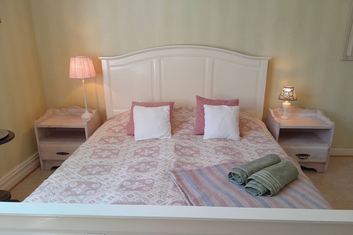 Habitación familiar, vistas al jardín | Ropa de cama
