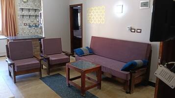 Double or Twin Room, Balcony, Beach View | Living area