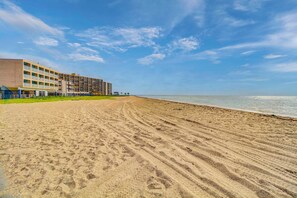 Beach - Beach View Balcony! Corpus Christi Condo w/ Pool (Corpus Christi)