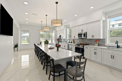 Sleeps 46 • Luxe Dune Allen Beach Group Stay • Pool + Spa | Satinwood Retreat