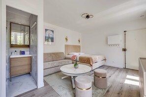 Schreibtisch, Bügeleisen/Bügelbrett, kostenloses WLAN, Bettwäsche