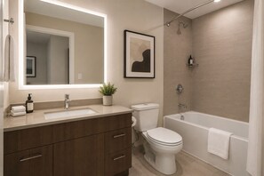 Bathroom - Urbanwell Hotel & Suites (Toronto)