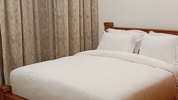 Apartamento Confort, balcón, vistas a la ciudad | Tabla de planchar con plancha, wifi gratis, ropa de cama