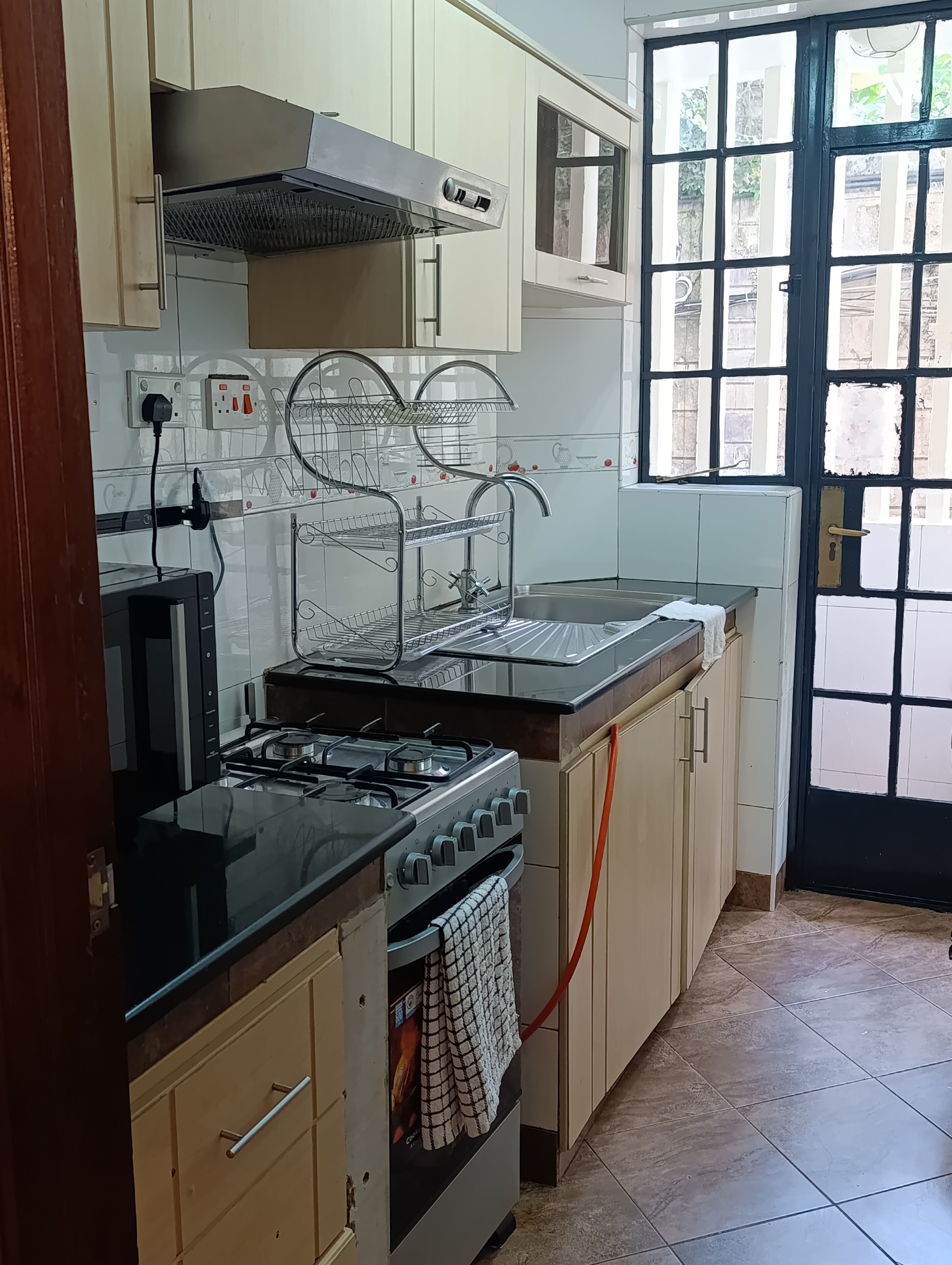 Apartamento Confort, balcón, vistas a la ciudad | Cocina privada | Frigorífico, microondas, horno y tostadora