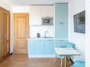 Private kitchen - Menton Studio | 22 m² & Office | Downtown Cannes (Cannes)