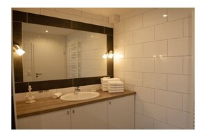 Een douche, een haardroger