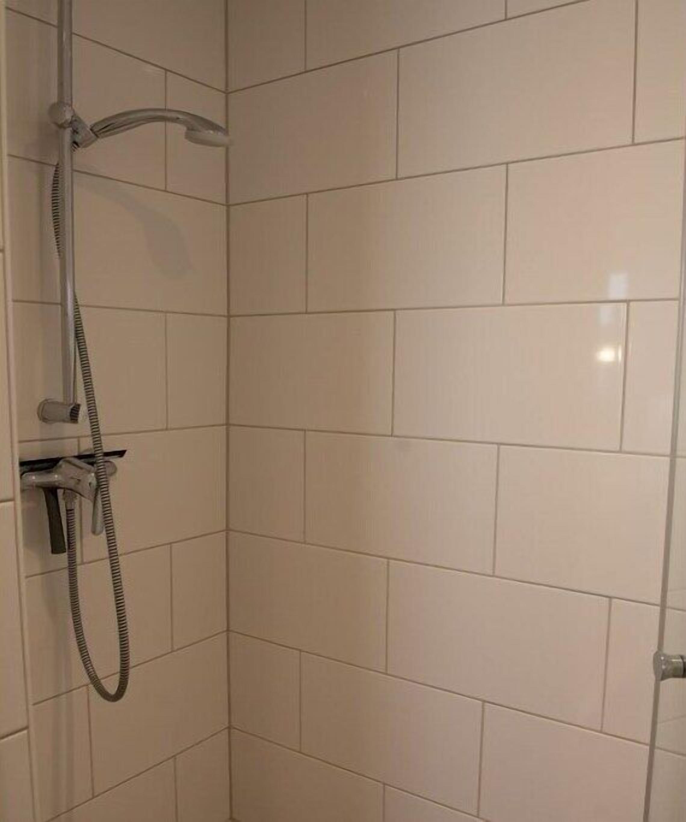 Een douche, een haardroger
