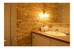 Een douche, een haardroger