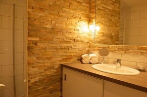 Ducha y secador de pelo