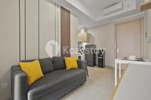 Apartemen, 1 kamar tidur, pemandangan kota | Area keluarga | Smart TV 50-inci dengan saluran TV kabel, Netflix, dan layanan streaming