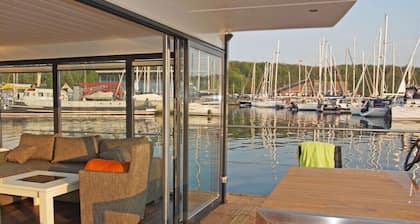 Floating 44 in Laboe