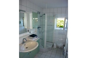 Bathroom - Holiday apartment in Borkum with parking (Borkum)