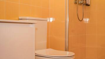 Towels, soap, shampoo, toilet paper