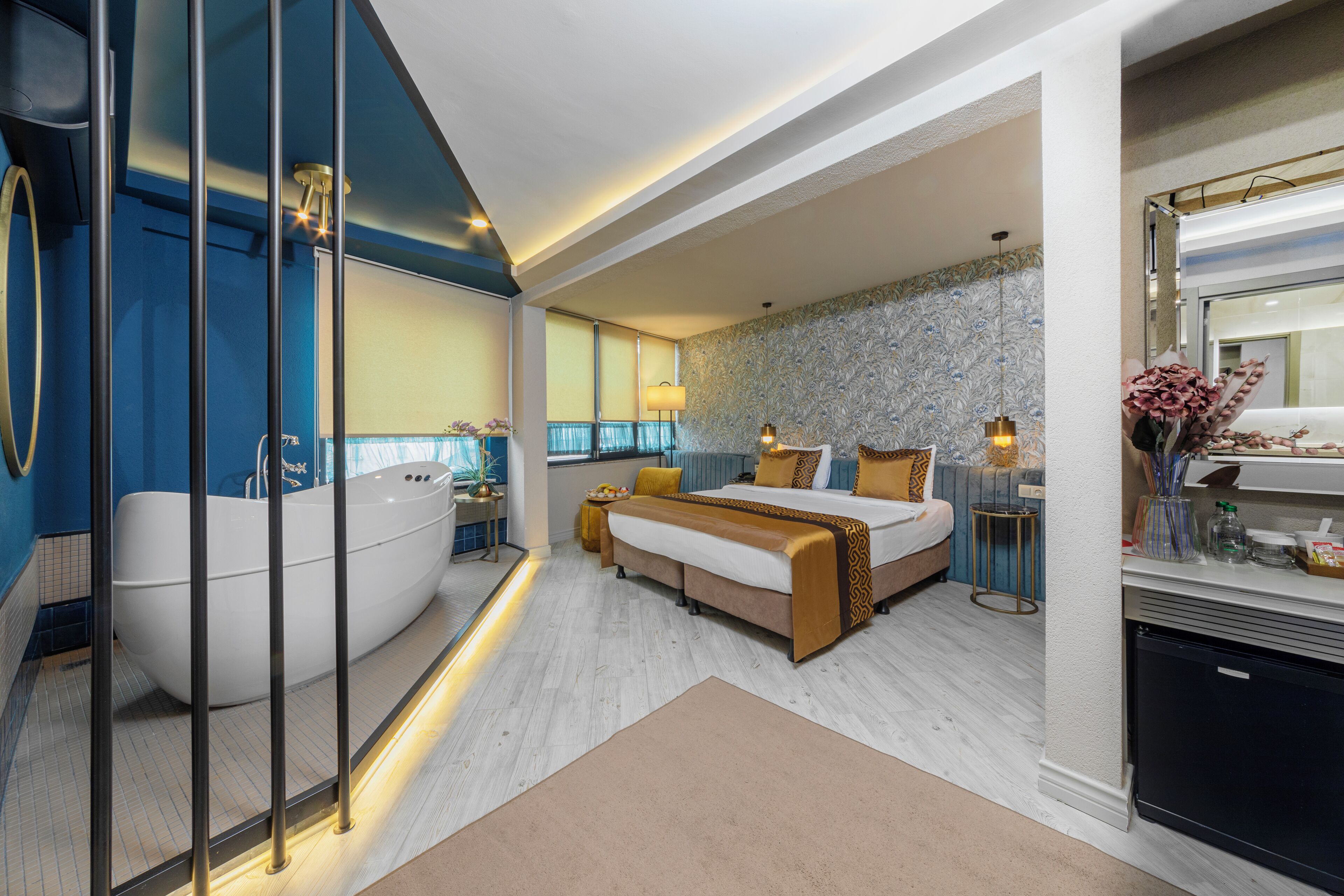 Executive-Suite, Balkon | Zimmersafe, Bügeleisen/Bügelbrett, kostenloses WLAN