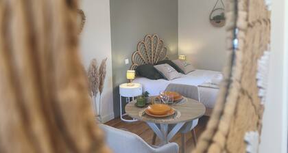 The Sauge et Sable Getaway - Walking access to the beach and restaurants