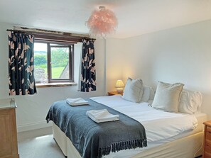 Free WiFi - 2 bedroom accommodation in Dulverton (Dulverton)