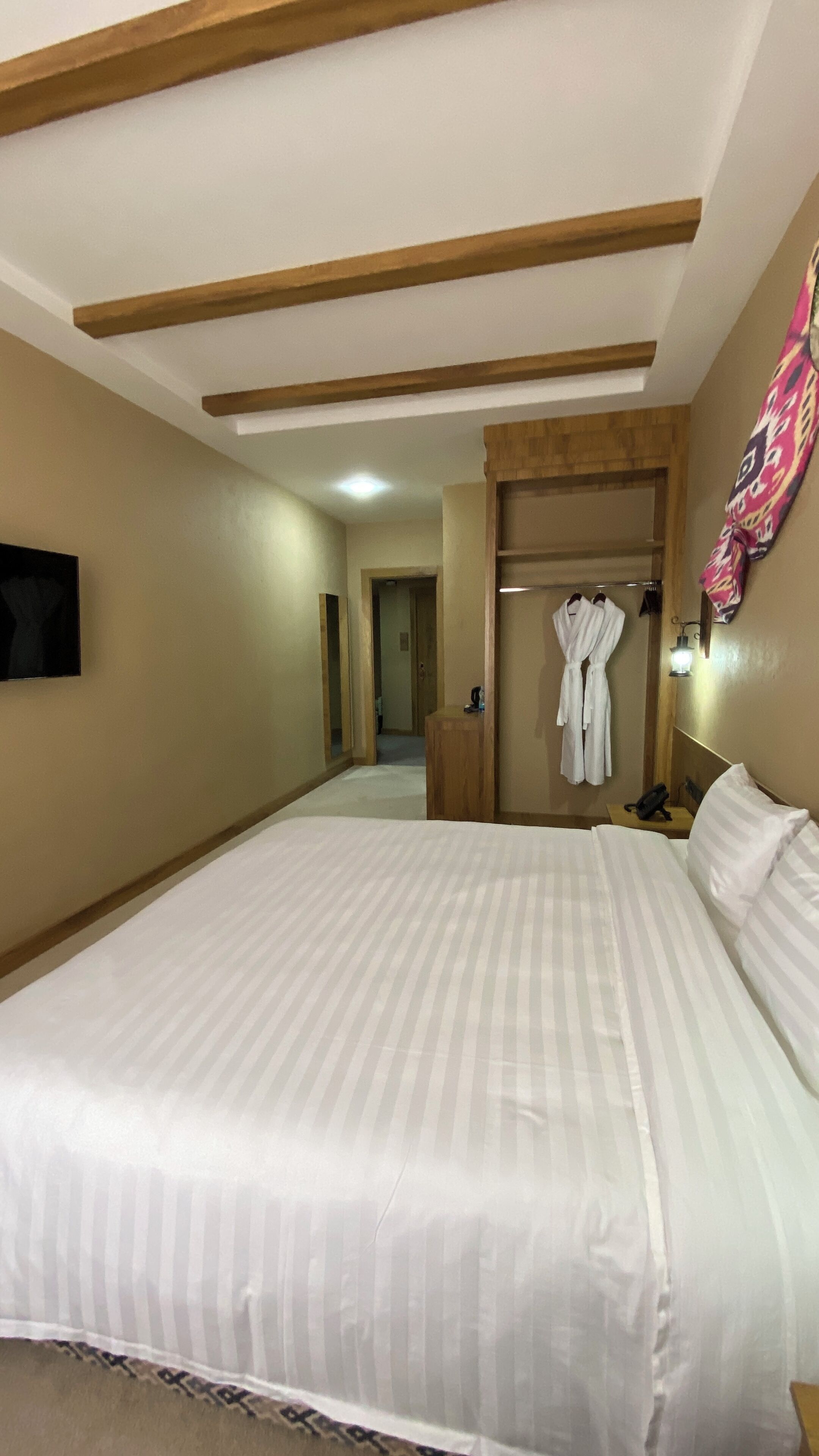 Minibar, free WiFi, bed sheets