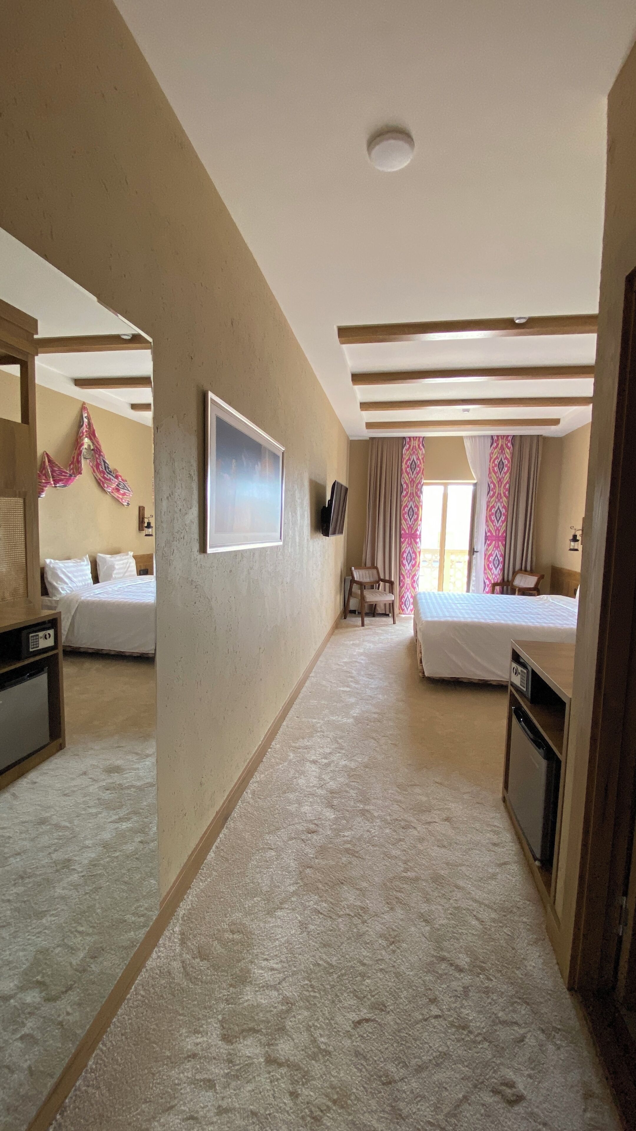 Minibar, free WiFi, bed sheets