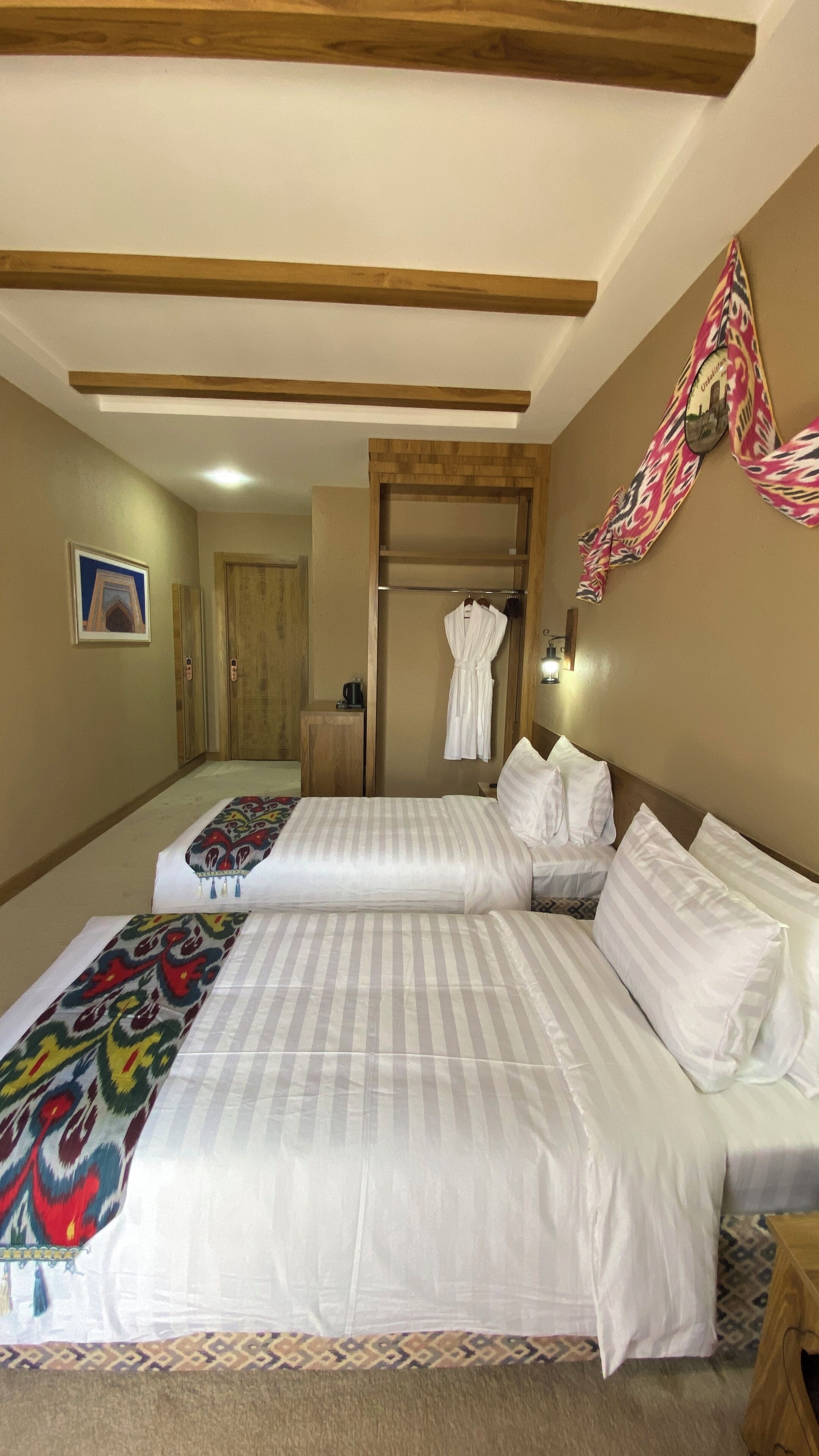 Minibar, free WiFi, bed sheets