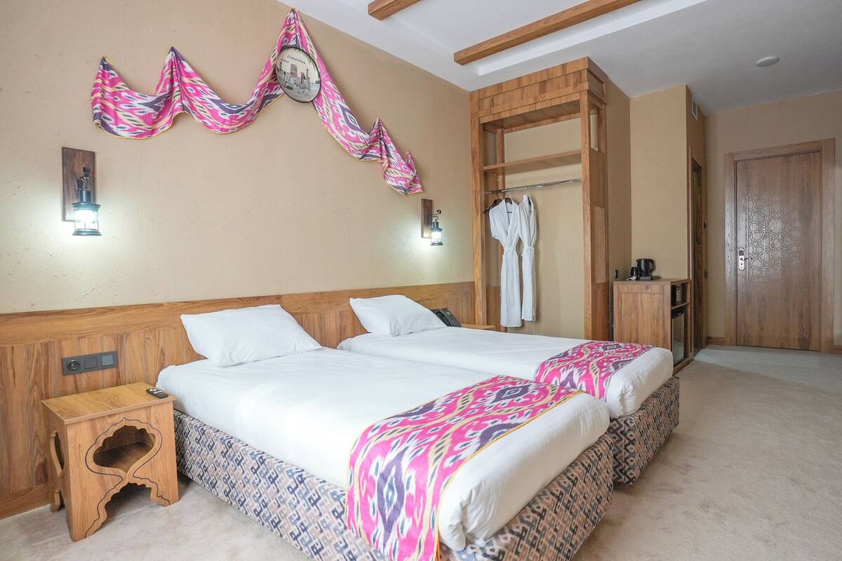 Habitación estándar con 2 camas individuales | Minibar, wifi gratis y ropa de cama