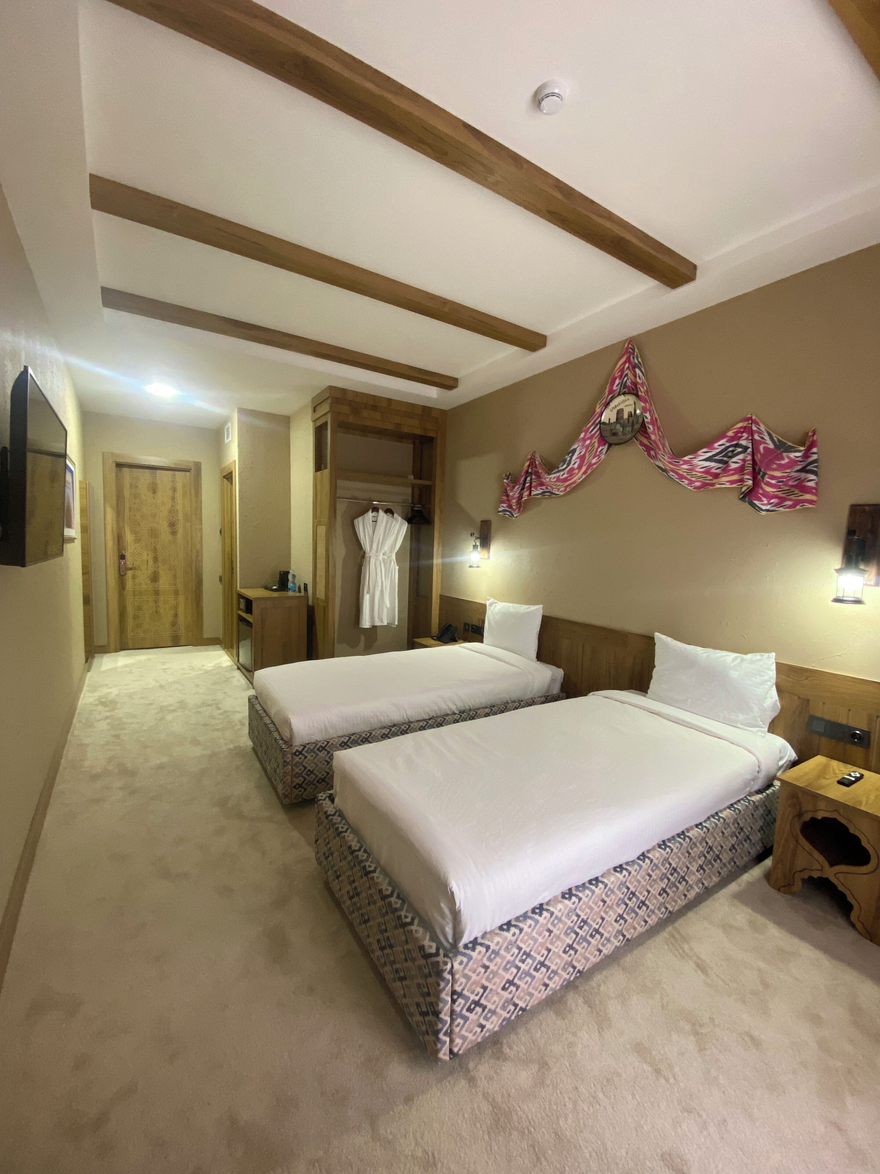 Minibar, free WiFi, bed sheets
