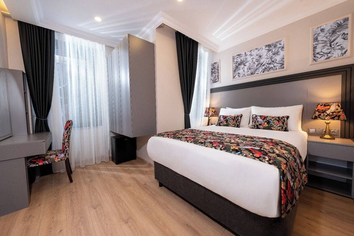 Standard Room | In-room safe, soundproofing, WiFi (free), bed sheets