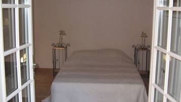 1 bedroom, iron/ironing board, bed sheets