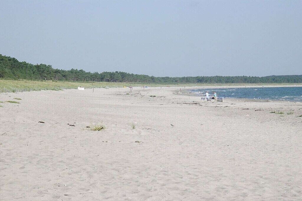 På stranden