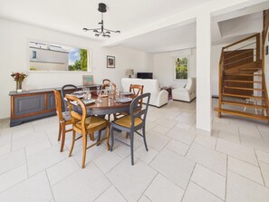 Dining - Cozy home 8 guests, garden & bbq (Dinard)