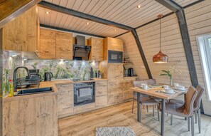 Coffee/tea maker, fridge, microwave, stovetop - Beautiful home in Bad Wünnenberg with WiFi (Bad Wünnenberg)