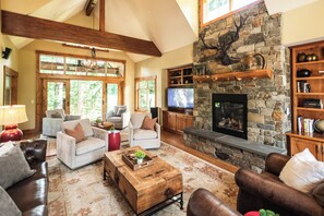 Smart-TV, Kamin, Videospiele