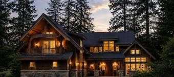 Golf views ✔ Hot tub ✔ Game room ✔ Bunk room ✔ EV charger ✔ Maple & Stone Retreat is a luxury mountain getaway near Nelson Preserve, thoughtfully designed for families and groups of up to 14 guests.