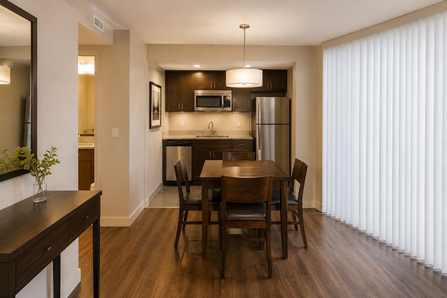 Economy Room | Dining