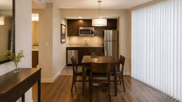 Economy Room | Dining