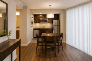 Dining - Nobleline Hotel (Toronto)