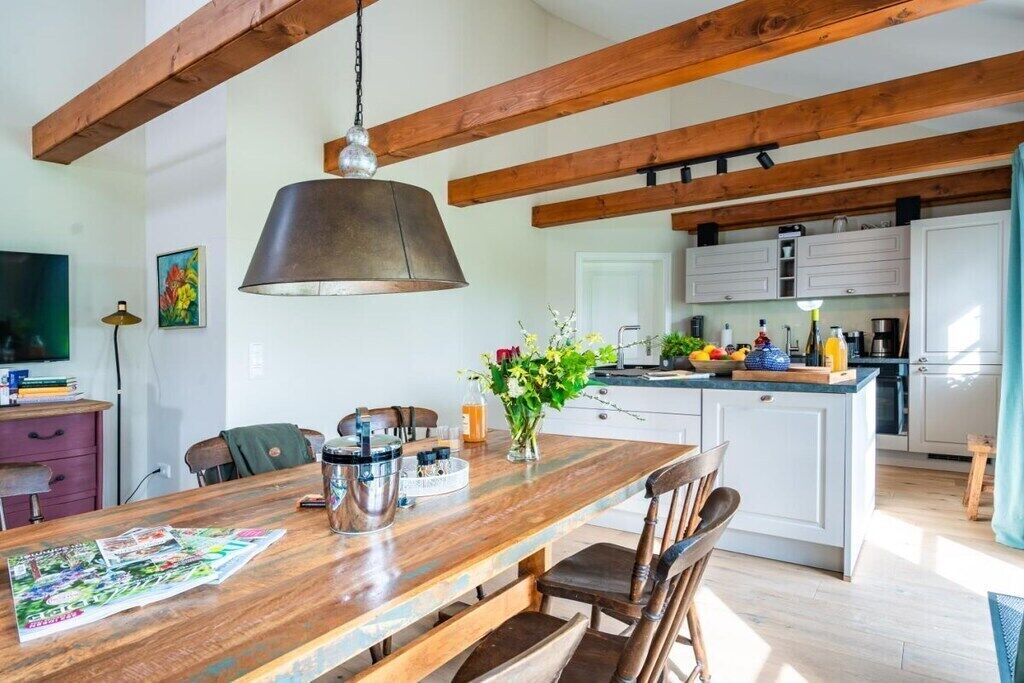Réfrigérateur, un four, surface de cuisson, lave-vaisselle