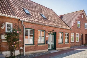 Exterior - Shell, in the most beautiful alley in Burg (Burg auf Fehmarn)