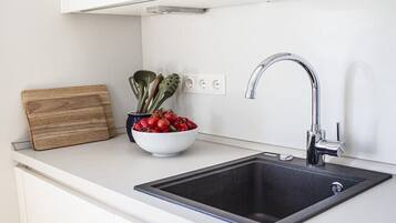 Fridge, oven, stovetop, dishwasher
