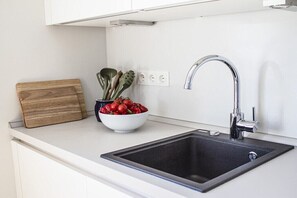 Fridge, oven, stovetop, dishwasher - Holiday apartment with 1 bedroom (Lemkenhafen)