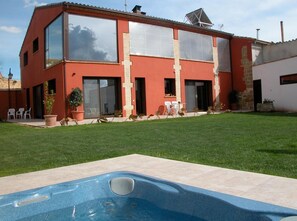 Bain à remous extérieur