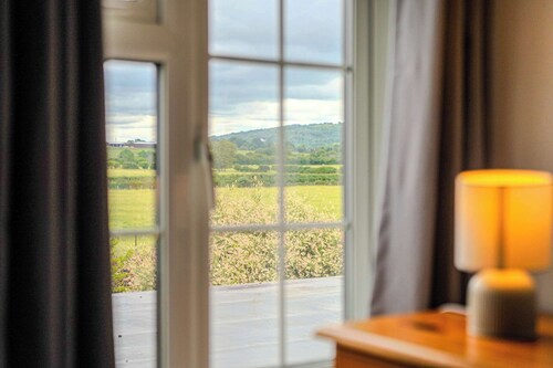 4-Bedroom Country Escape with Panoramic Views