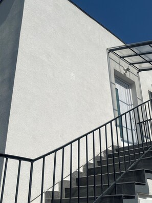 Exterior detail - Beautiful vacation rental 200 meters from Lake Balaton for up to 3 people, with a balcony (Siófok)