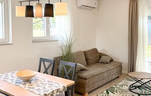 TV - Beautiful home in Oroslavje with WiFi (Oroslavje)