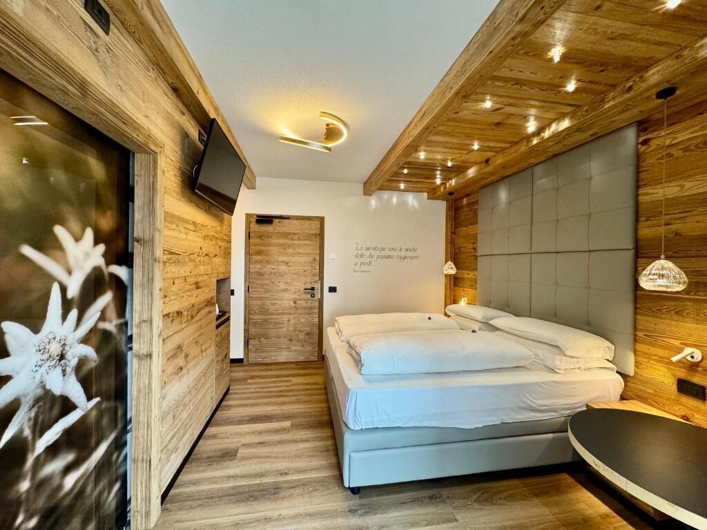 ห้องดีลักซ์ดับเบิลหรือทวิน, วิวภูเขา | ตู้นิรภัยในห้องพัก, ห้องเก็บเสียง, เตารีด/โต๊ะรีดผ้า, Wi-Fi ฟรี