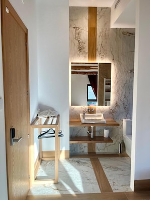 Bathroom - Chicos de Lastanosa 5 (Lastanosa)