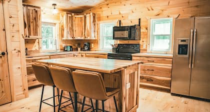 Chickadee Cove – Cozy Cabin in Cornucopia