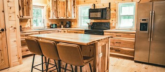 Chickadee Cove – Cozy Cabin in Cornucopia