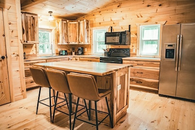Chickadee Cove – Cozy Cabin in Cornucopia