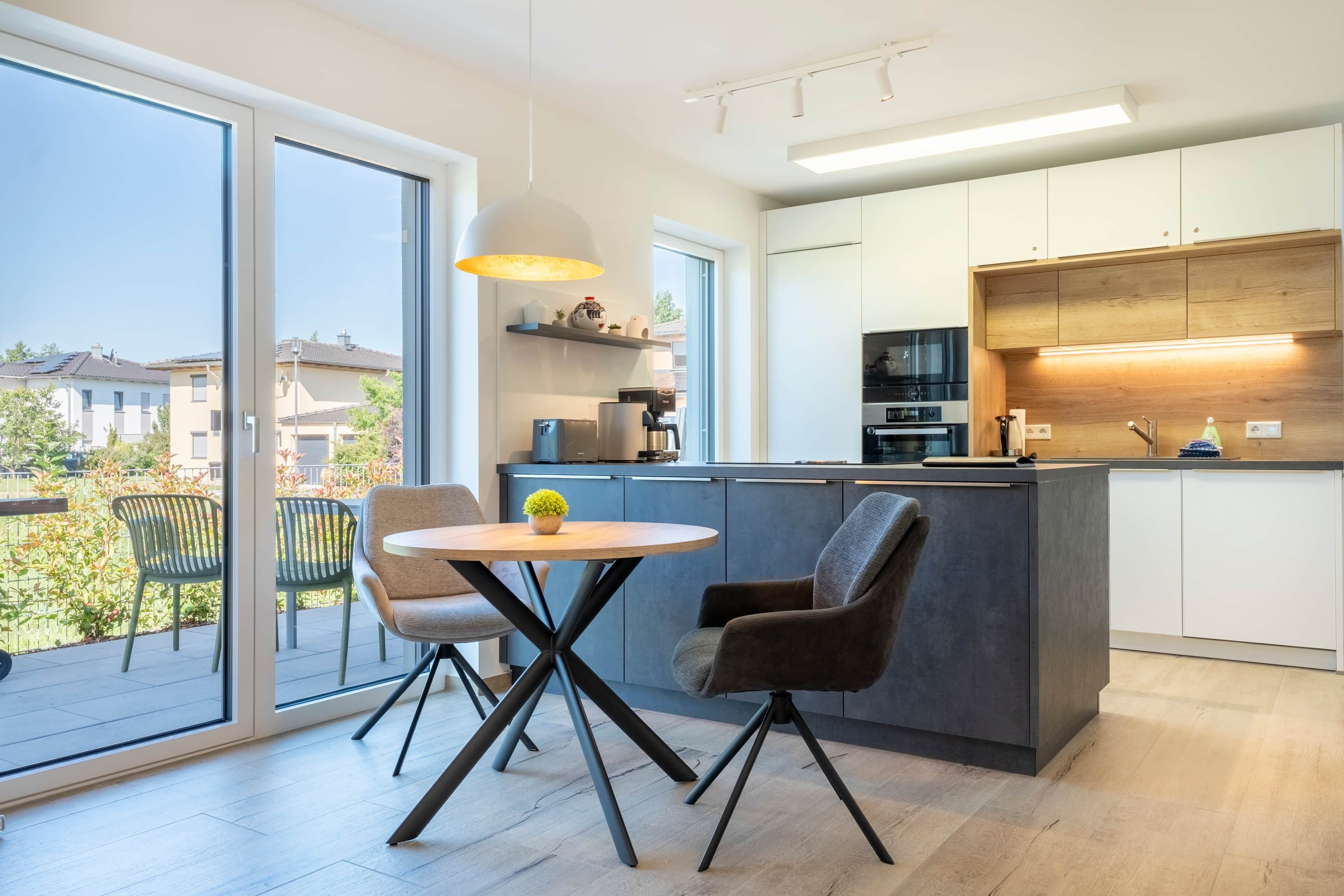 Coffee/tea maker, fridge, microwave, oven